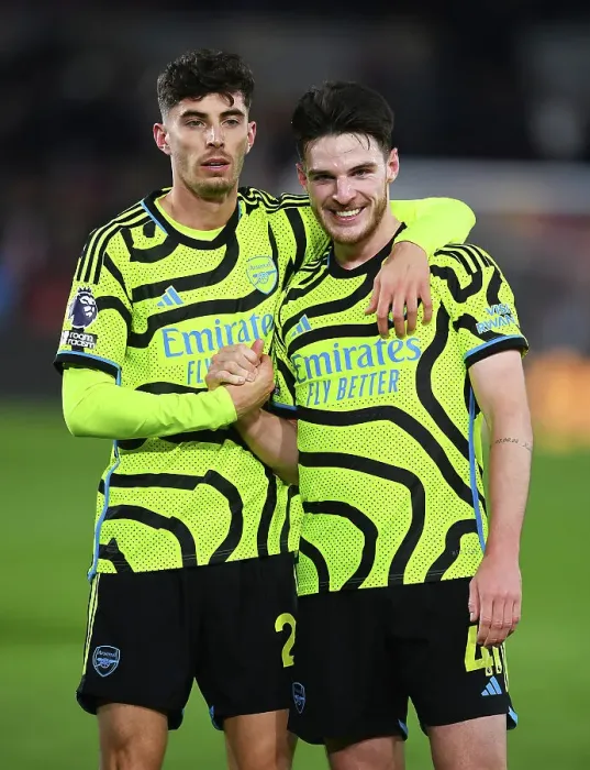 Framed Print : Arsenal Celebrate Victory Over Brentford: Havertz and Rice Rejoice