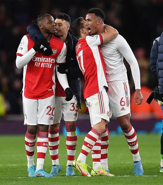 Arsenal Celebrate Victory Over Wolverhampton Wanderers in Premier League