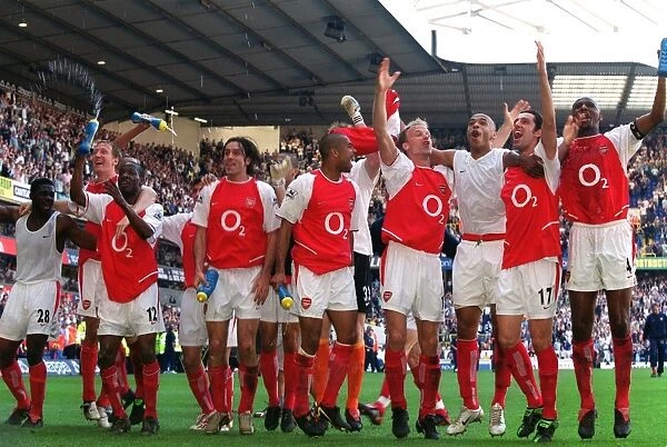 Arsenal celebrate13 040425.jpg