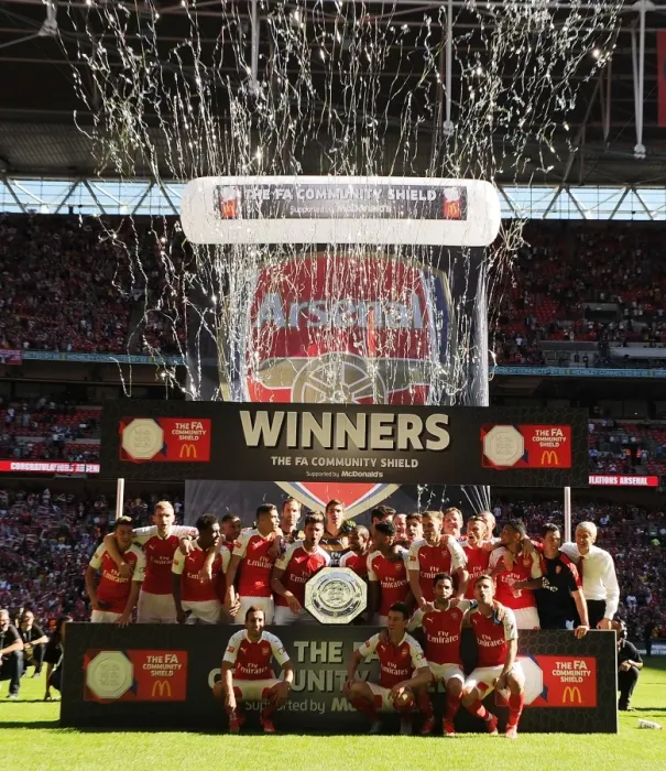 Framed Print : Arsenal Celebrates FA Community Shield Win Against Chelsea (2015-16) Framed Print : Arsenal Celebrates FA Community Shield Win Against Chelsea (2015-16)