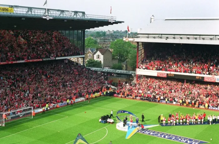 Framed Print : Arsenal Celebrates Winning the FA Barclaycard Premiership vs. Everton, 11 / 5 / 2002, Highbury, London Framed Print : Arsenal Celebrates Winning the FA Barclaycard Premiership vs. Everton, 11 / 5 / 2002, Highbury, London