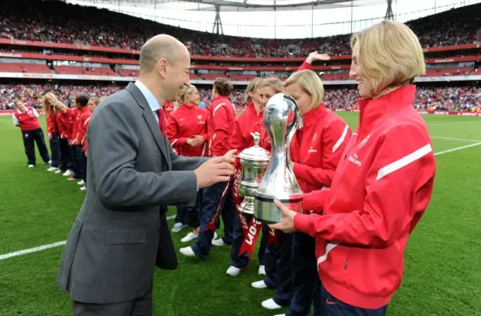 Framed Print : Arsenal CEO Ivan Gazidis hand the trophy to Faye White of the Arsenal Ladies Framed Print : Arsenal CEO Ivan Gazidis hand the trophy to Faye White of the Arsenal Ladies
