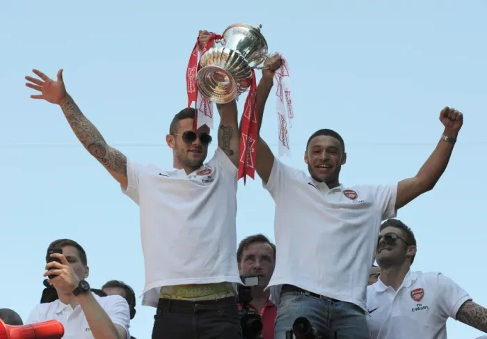 Framed Print : Arsenal Champions: Jack Wilshere and Alex Oxlade-Chamberlain Celebrate Victory on the Trophy Parade, Islington (May 18, 2014) Framed Print : Arsenal Champions: Jack Wilshere and Alex Oxlade-Chamberlain Celebrate Victory on the Trophy Parade, Islington (May 18, 2014)