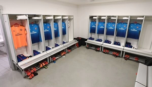 Arsenal in the Changing Room Before AC Milan Europa League Clash
