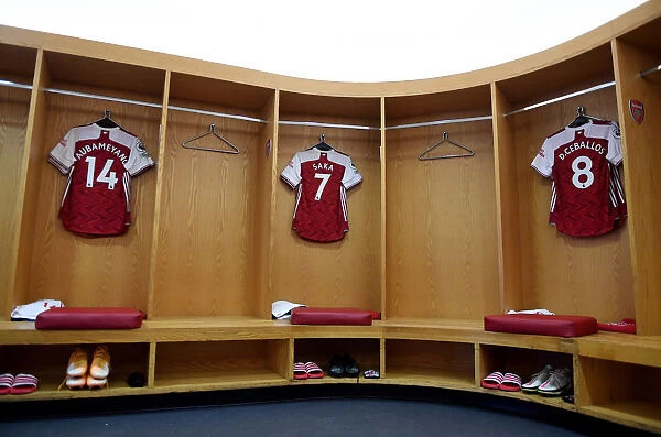 Arsenal Changing Room: Aubameyang, Saka, Ceballos Prepare for Arsenal v Leicester City (2020-21)