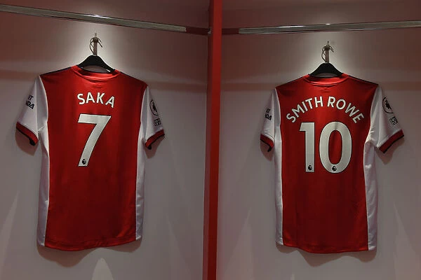 Arsenal Changing Room: Bukayo Saka and Emile Smith Rowe Prepare for Arsenal v Crystal Palace (2021-22)