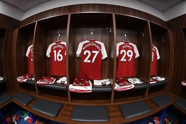 Arsenal Changing Room: Gearing Up for the Leicester Showdown (Premier League 2017-18)