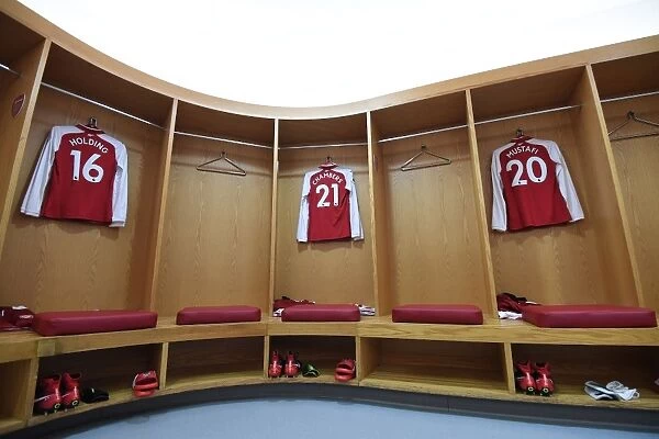 Arsenal Changing Room: Holding, Chambers, Mustafi Prepare for Arsenal v Chelsea Clash (2017-18)