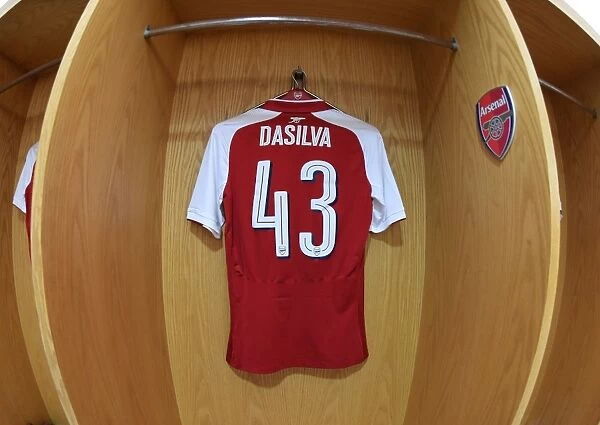 Arsenal Changing Room: Josh Dasilva Prepares for Arsenal v Norwich City - Carabao Cup Fourth Round