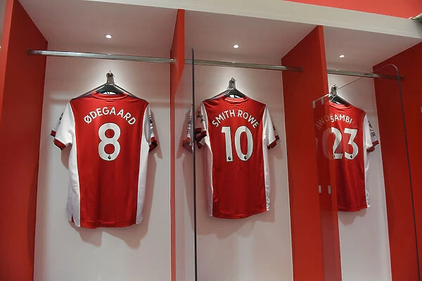 Arsenal Changing Room: Martin Odegaard, Emile Smith Rowe, and Sambi Prepare for Arsenal v Burnley (2021-22)