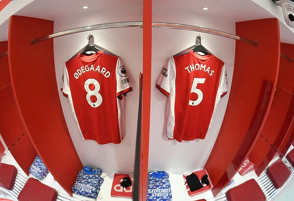 Arsenal Changing Room: Martin Odegaard and Thomas Partey Prepare for Arsenal v Liverpool (2021-22)