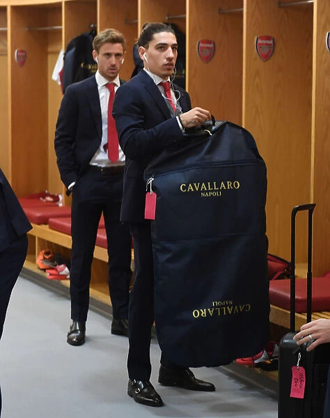 Arsenal Changing Room: Nacho Monreal and Hector Bellerin Before Arsenal v Stoke City (2017-18)