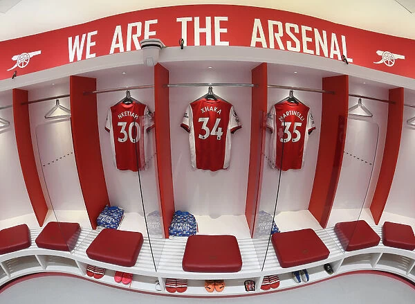 Arsenal Changing Room: Nketiah, Xhaka, Martinelli Gear Up for Arsenal v Leeds United (2021-2022)