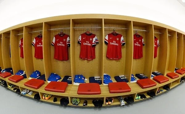 Arsenal Changing Room: Pre-Match Focus against Borussia Dortmund (2013-14)