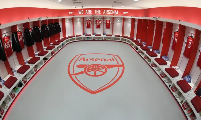 Framed Print : Arsenal Changing Room: Pre-Match Focus against Burnley (Premier League 2021-22)
