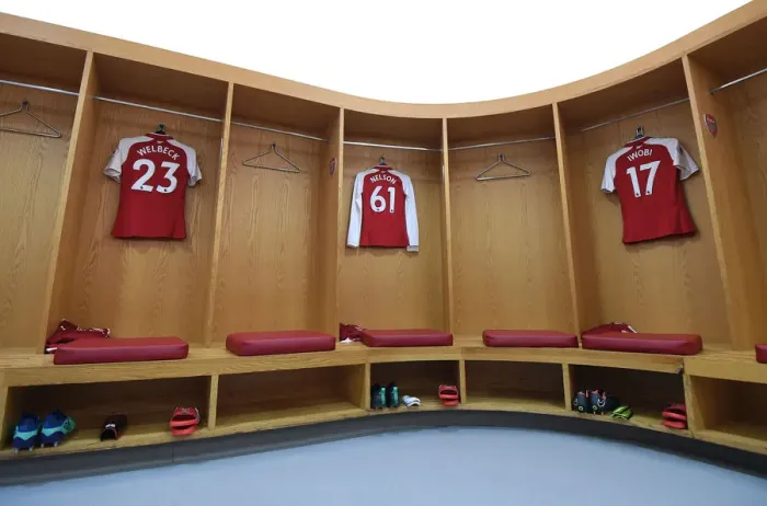 Framed Print : Arsenal Changing Room: Pre-Match Focus against Southampton (2017-18) Framed Print : Arsenal Changing Room: Pre-Match Focus against Southampton (2017-18)