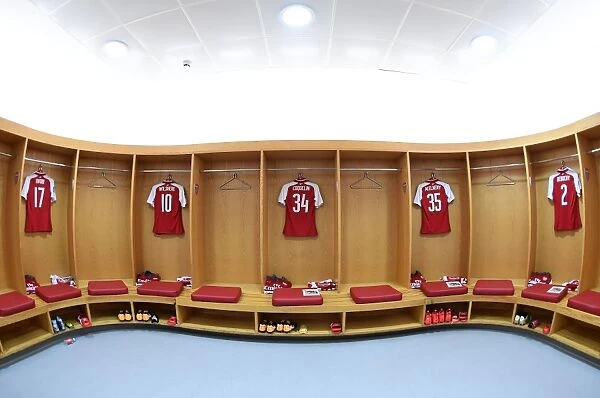 Arsenal Changing Room: Pre-Match Huddle before Arsenal vs. Norwich City (Carabao Cup, 2017-18)