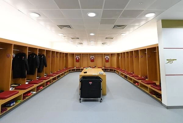 Arsenal Changing Room: Pre-Match Huddle before Arsenal v Manchester United (2018-19)
