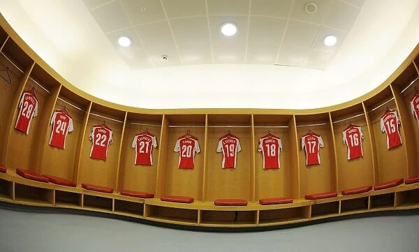 Arsenal Changing Room: Pre-Match Moments vs Benfica (Emirates Cup 2014-15)