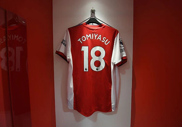 Arsenal Changing Room: Pre-Match - Tomiyasu's Shirt (Arsenal vs. Brentford, 2021-22)
