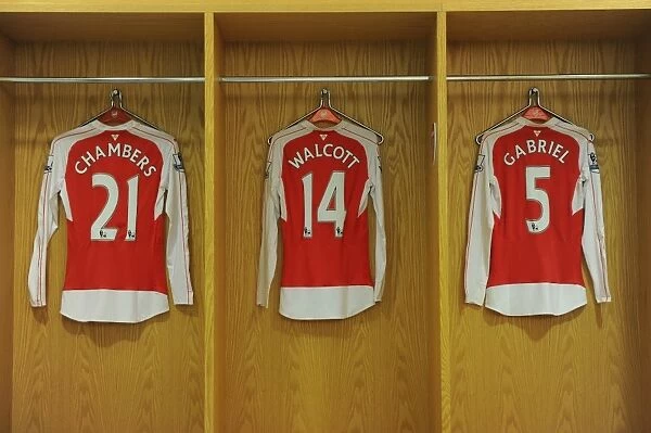 Arsenal Changing Room: Preparing for Battle - Walcott, Gabriela, and Chambers Shirts (Arsenal v Sunderland, 2015-16)