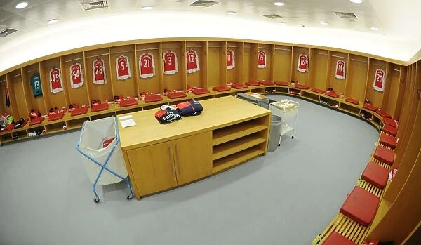 Arsenal Changing Room: Preparing for Battle - Arsenal vs Newcastle United, Premier League 2015-16