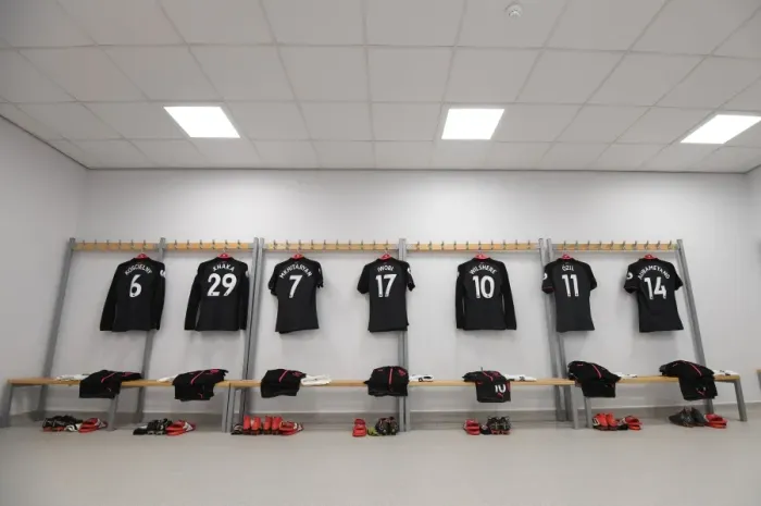 Framed Print : Arsenal Changing Room: Preparing for Battle against Brighton & Hove Albion (Premier League 2017-18) Framed Print : Arsenal Changing Room: Preparing for Battle against Brighton & Hove Albion (Premier League 2017-18)