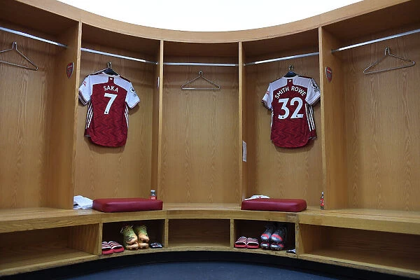 Arsenal Changing Room: Preparing for Battle - Bukayo Saka and Emile Smith Rowe Gear Up for Arsenal vs. Brighton & Hove Albion (2021)
