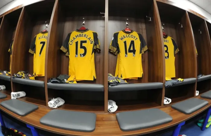 Framed Print : Arsenal Changing Room: Preparing for the Leicester City Showdown (2016-17) Framed Print : Arsenal Changing Room: Preparing for the Leicester City Showdown (2016-17)