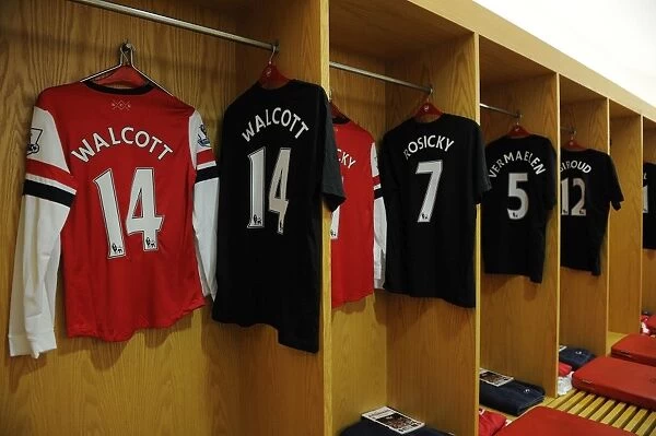 Arsenal Changing Room: Walcott and Rosicky Prepare for Arsenal v Southampton (2013-14)