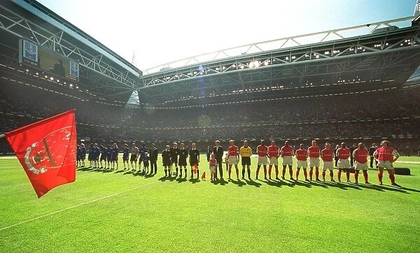 The Arsenal and Chelsea teams line up before the match. Arsenal 2:0 Chelsea