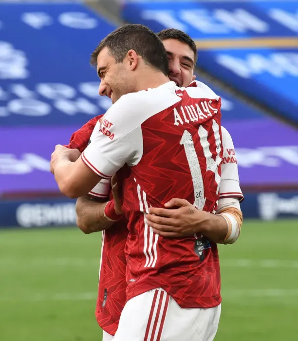 Framed Print : Arsenal and Chelsea's Empty FA Cup Final Showdown: Bellerin and Sokratis at Wembley Amidst Pandemic