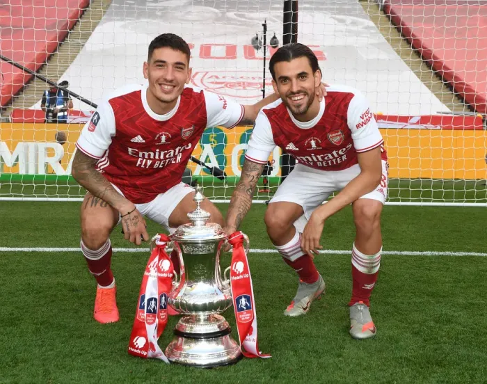 Framed Print : Arsenal and Chelsea's Empty FA Cup Final Triumph: Hector Bellerin and Dani Ceballos Celebrate at Wembley Stadium