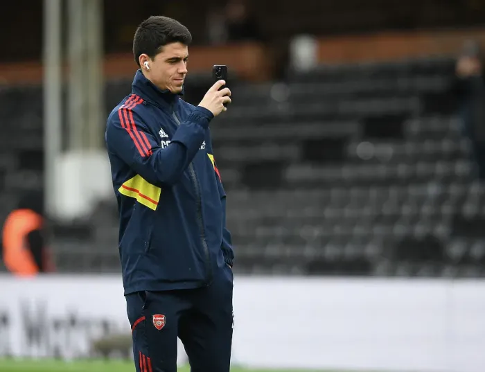 Framed Print : Arsenal Coach Carlos Cuesta Before Fulham vs Arsenal Premier League Match, London 2023