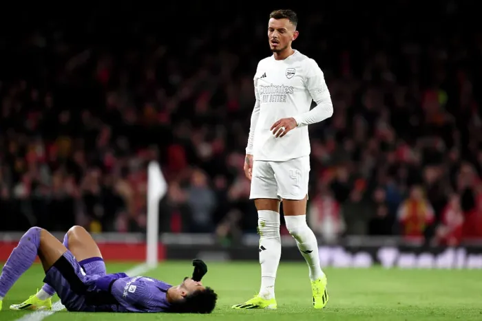 Framed Print : Arsenal Debuts All-White Kit Against Liverpool in Emirates FA Cup Match: A Red-Free Clash for No More Knife Crime Framed Print : Arsenal Debuts All-White Kit Against Liverpool in Emirates FA Cup Match: A Red-Free Clash for No More Knife Crime