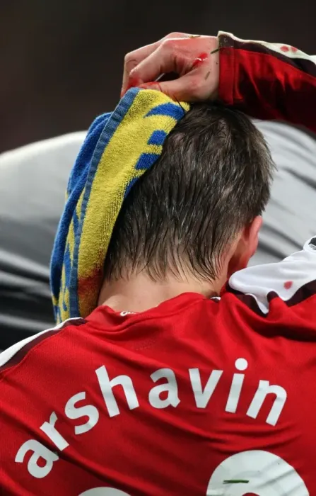 Framed Print : The Arsenal Doctor Gary O Driscoll treats Andrey Arshavin