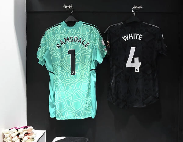 Arsenal Dressing Room: Aaron Ramsdale and Ben White Prepare for West Ham Clash (Premier League 2022-23)