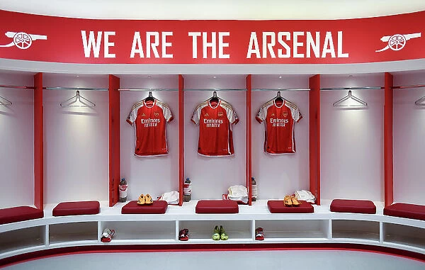Arsenal Dressing Room: Focus and Preparation Before the Arsenal vs. Wolverhampton Wanderers Match (2022-23)