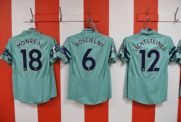 Arsenal Dressing Room: Monreal, Koscielny, and Lichtsteiner's Pre-Match Shirts vs Southampton