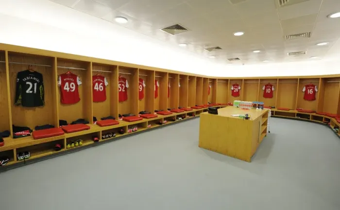 Framed Print : Arsenal Dressing Room: Pre-Match Focus at Emirates Stadium - Arsenal vs Liverpool, Premier League