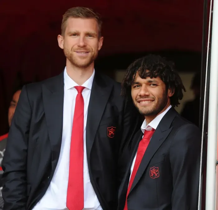 Framed Print : Arsenal Duo: Per Mertesacker and Mohamed Elneny - Focused and Ready for Manchester United Showdown (2016-17)