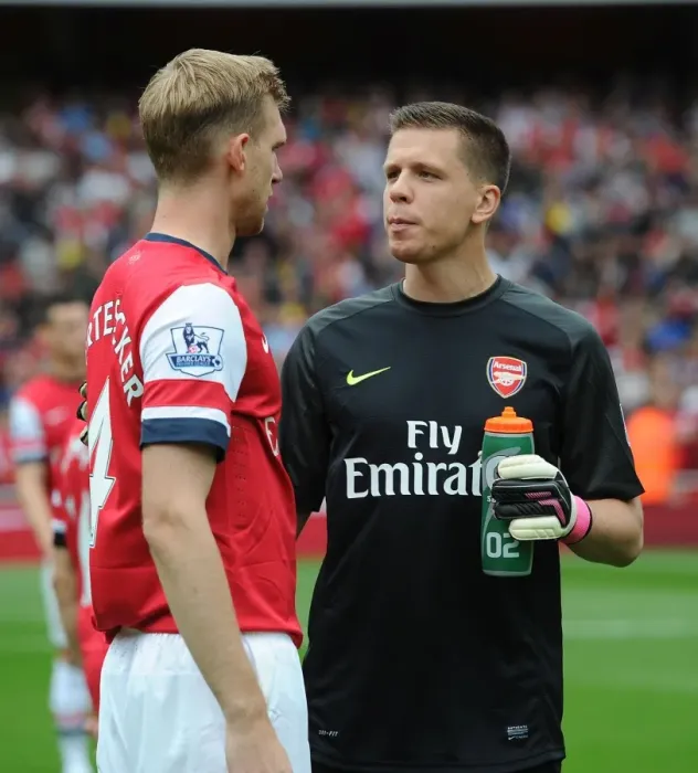 Framed Print : Arsenal Duo: Mertesacker and Szczesny - Pre-Match Chat (Arsenal vs Aston Villa, 2013-14) Framed Print : Arsenal Duo: Mertesacker and Szczesny - Pre-Match Chat (Arsenal vs Aston Villa, 2013-14)