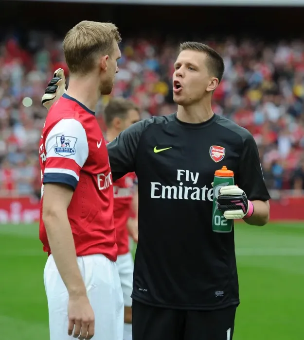 Framed Print : Arsenal Duo: Per Mertesacker and Wojciech Szczesny Before Arsenal v Aston Villa (2013-14) Framed Print : Arsenal Duo: Per Mertesacker and Wojciech Szczesny Before Arsenal v Aston Villa (2013-14)