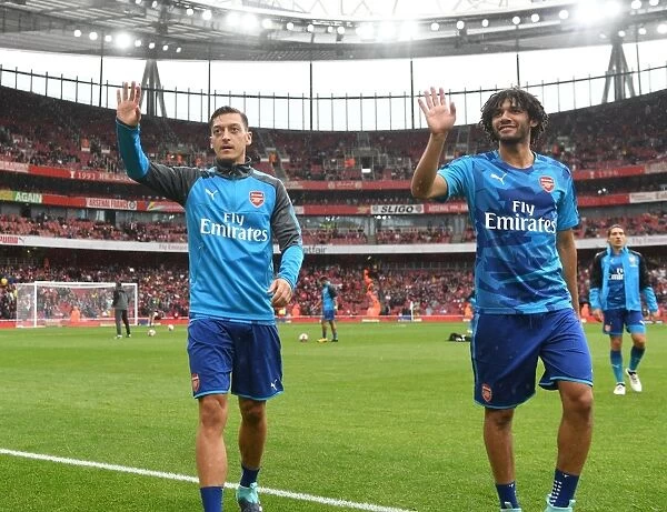 Arsenal Duo Mesut Ozil and Mohamed Elneny Before Emirates Cup Match vs SL Benfica