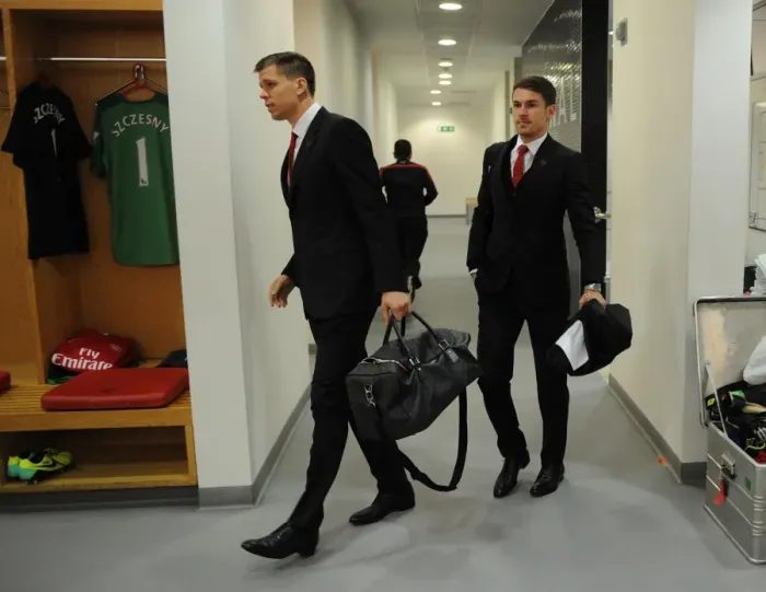 Framed Print : Arsenal Duo Szczesny and Ramsey Prepare for Action against Southampton (2013-14) Framed Print : Arsenal Duo Szczesny and Ramsey Prepare for Action against Southampton (2013-14)