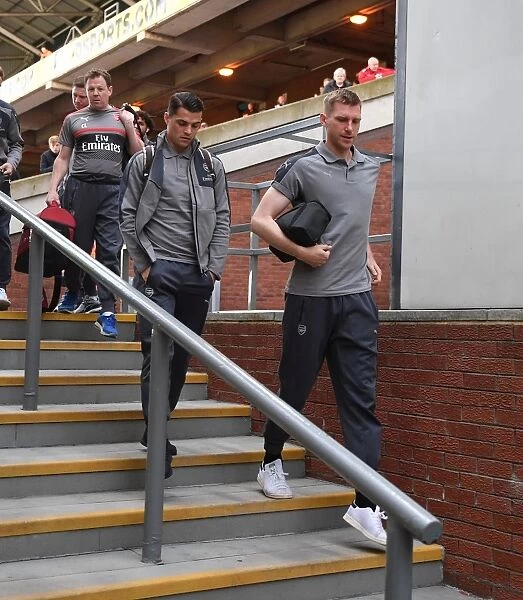 Arsenal Duo Xhaka and Mertesacker Arrive at Selhurst Park Ahead of Crystal Palace Clash