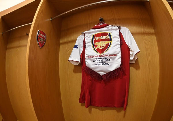 Arsenal: Europa League Semi-Final - Ready for Battle: Arsenal Shirt and Pennant