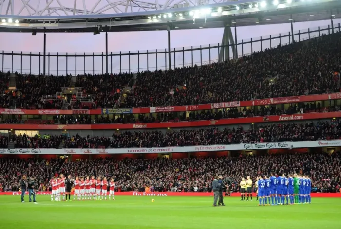 Framed Print : Arsenal and Everton teams minute applause for Nelson Mandela. Arsenal 1: 1 Everton Framed Print : Arsenal and Everton teams minute applause for Nelson Mandela. Arsenal 1: 1 Everton