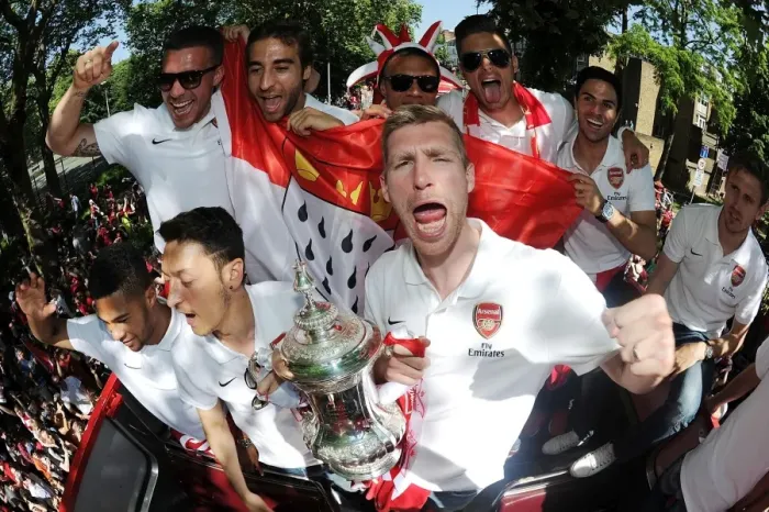 Framed Print : Arsenal FA Cup Champions: Ozil, Podolski, Flamini, Mertesacker, Gibbs, Giroud, Gnabry, Arteta Celebrate Victory