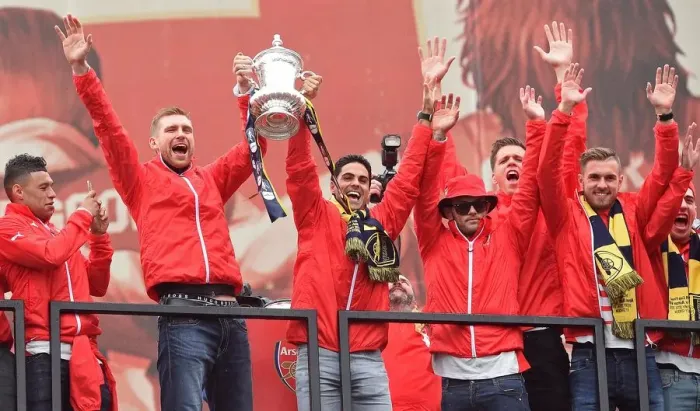 Framed Print : Arsenal FA Cup Triumph: 2014-15 Victory Parade